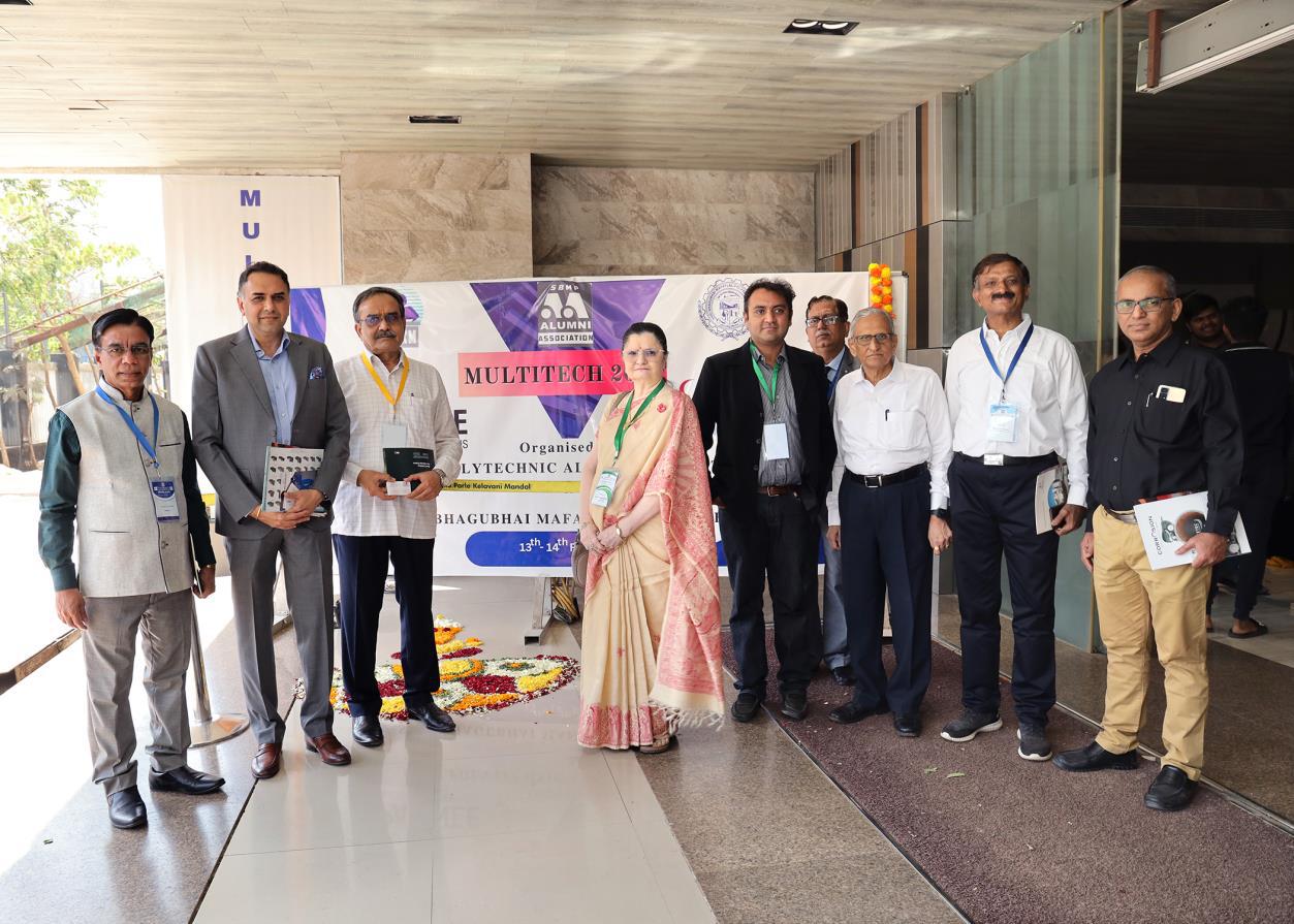 Receiving chief guest Mr. Hemant Minochia – Chairman Board Of Studies - SBMP